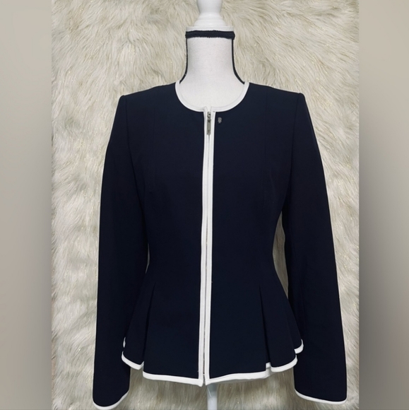 Tommy Hilfiger Suit 8 💙 - Picture 7 of 9